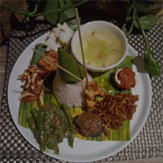 tulamben bamboo restaurant indonesian food